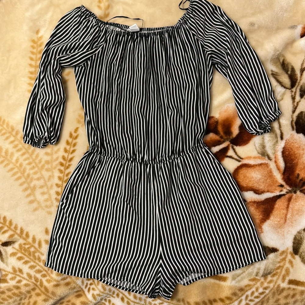 BAR III. SIZE M striped romper.
